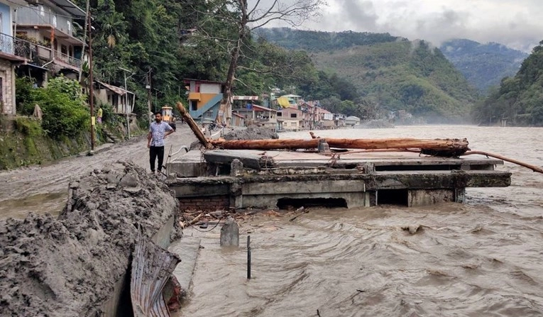 Odroni i poplave na Himalajima, 10 mrtvih, zaglavljeni turisti, "izvukli smo tijela"